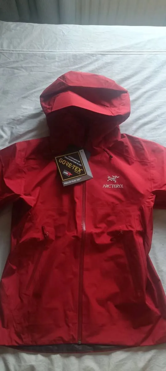 Arc'teryx Gore-Tex Jacket Burgundy - Image 1
