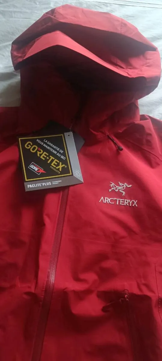 Arc'teryx Gore-Tex Jacket Burgundy - Image 2
