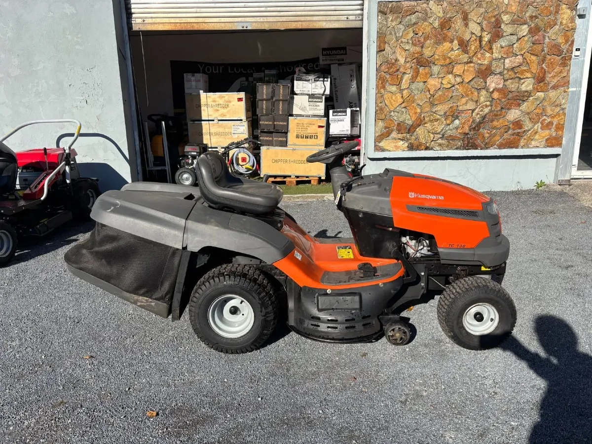 HUSQVARNA 17.5HP RIDE ON MOWER - FOR SALE - Image 3