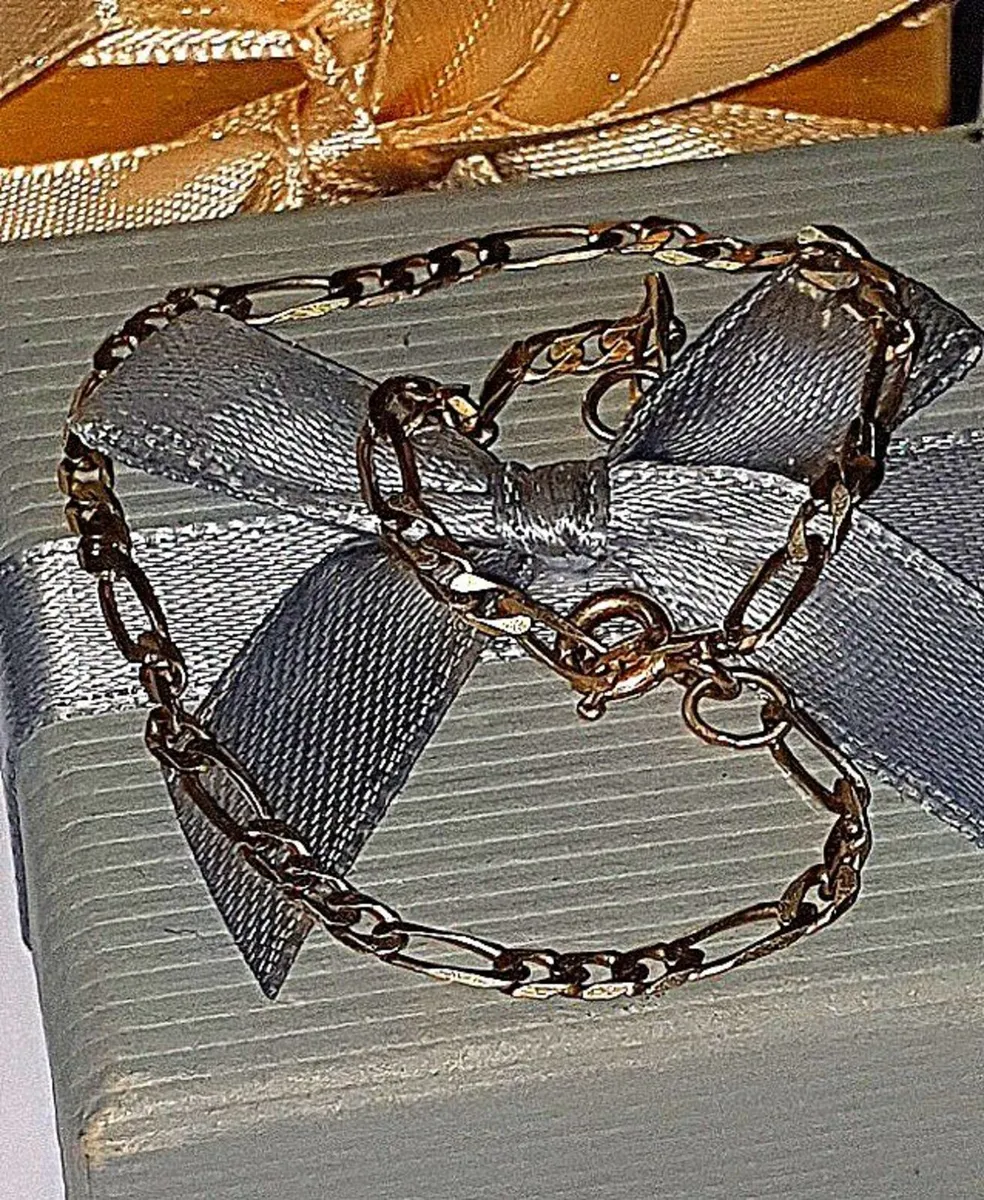 Pristine Vintage 9ct Gold Figaro Chain Bracelet - Image 3