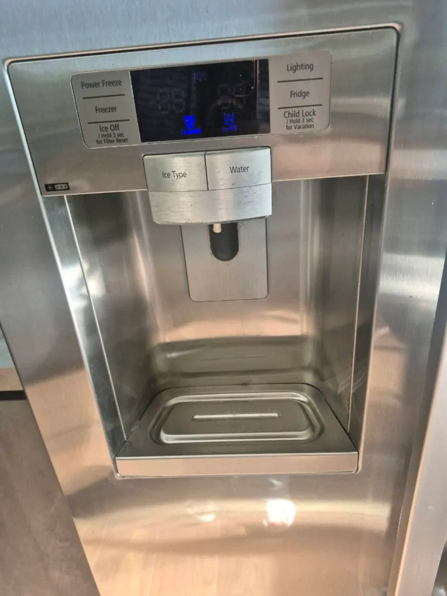Samsung American-Style Fridge Freezer - Image 3