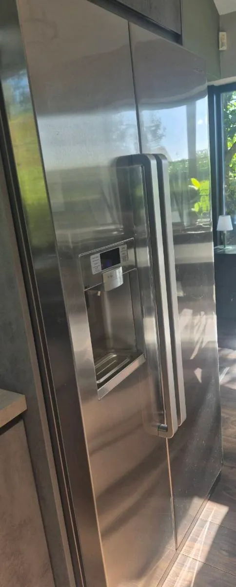 Samsung American-Style Fridge Freezer - Image 4