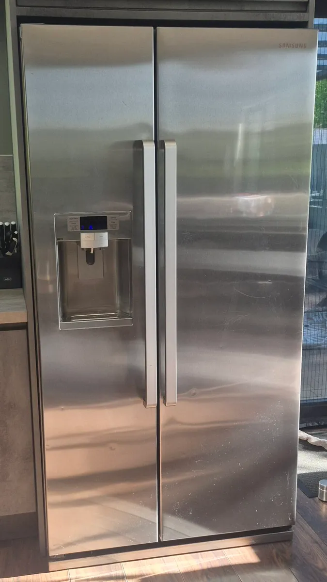 Samsung American-Style Fridge Freezer - Image 1