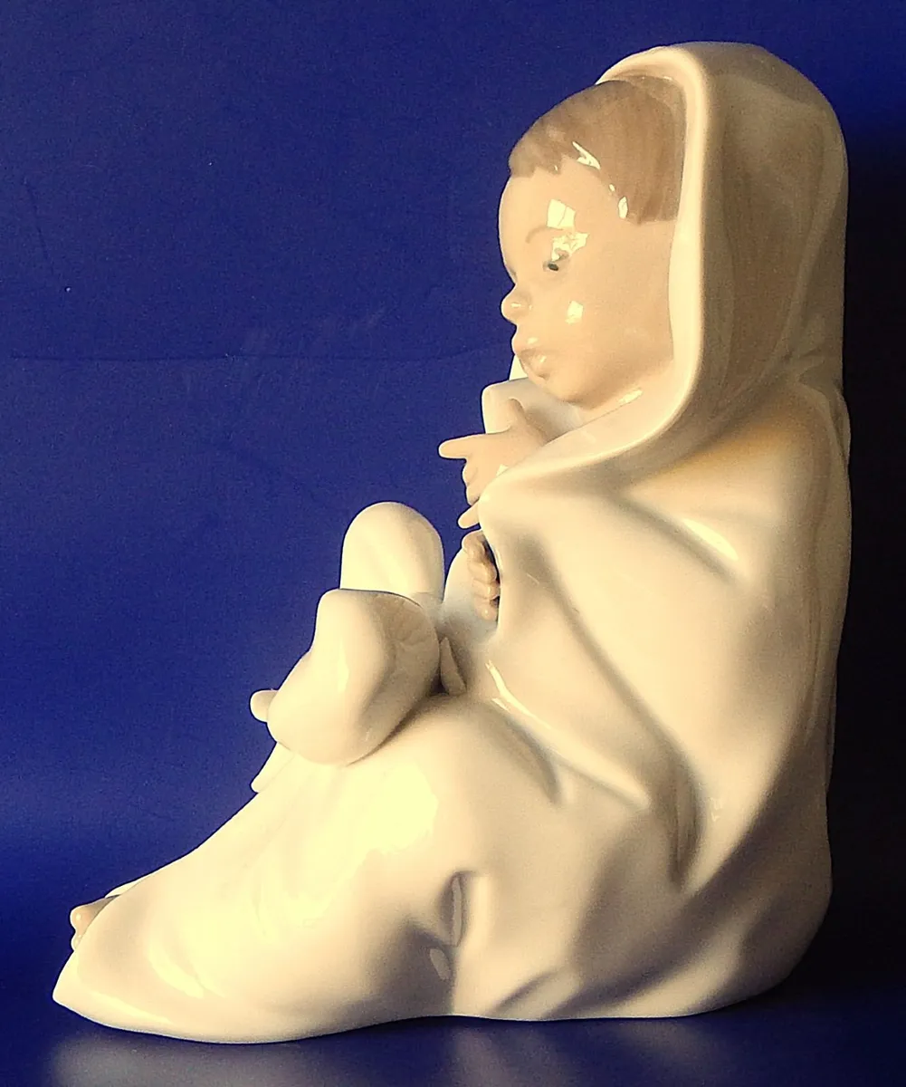 Nao by Lladro Figurine of Baby in a Blanket - Image 2