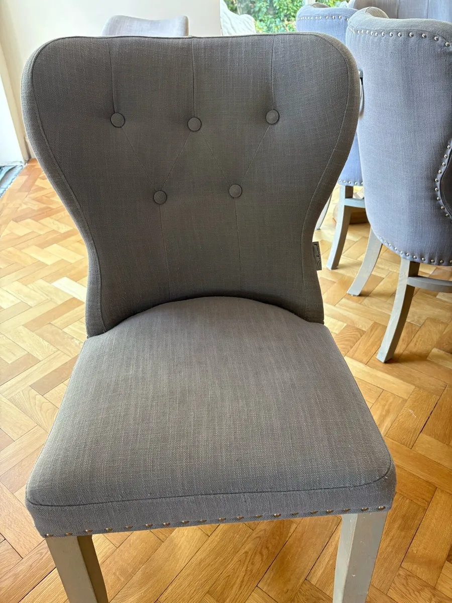 Table and Chairs - Image 4
