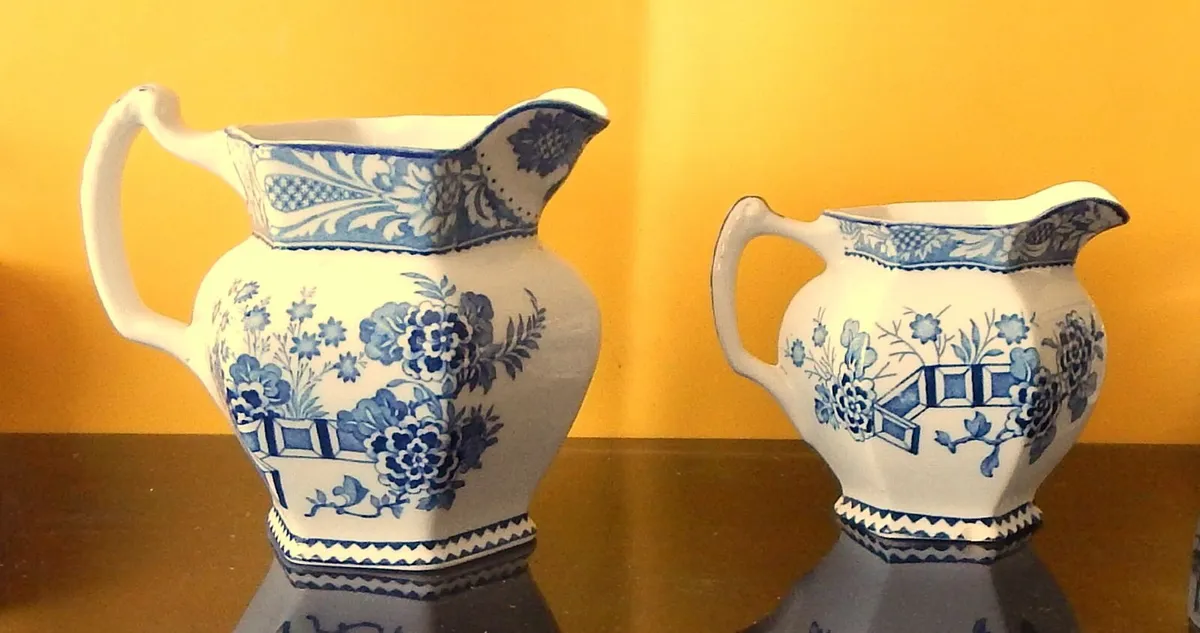 2 Wincanton Woods Ware Blue & White Jugs - Image 4
