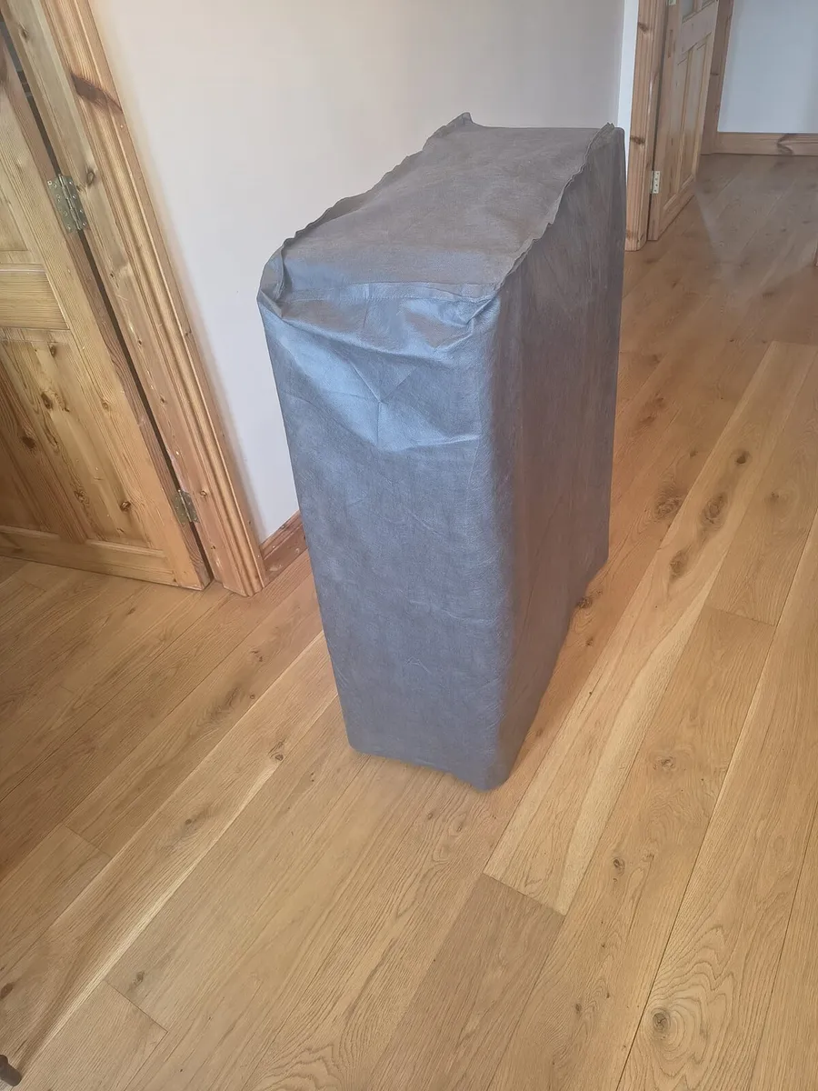 Folding single bed - Image 1