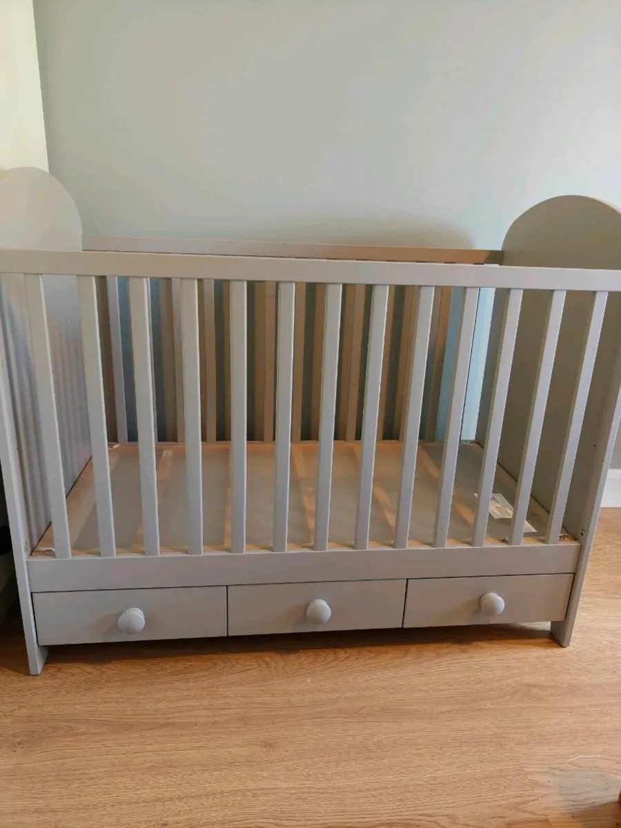 Cot - Image 1