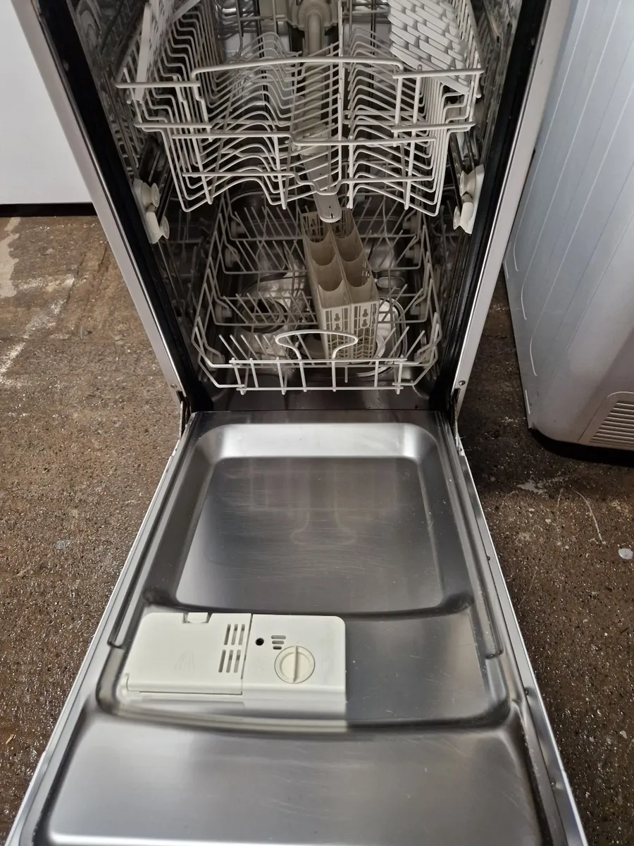 Whirlpool slimline dishwasher - Image 2