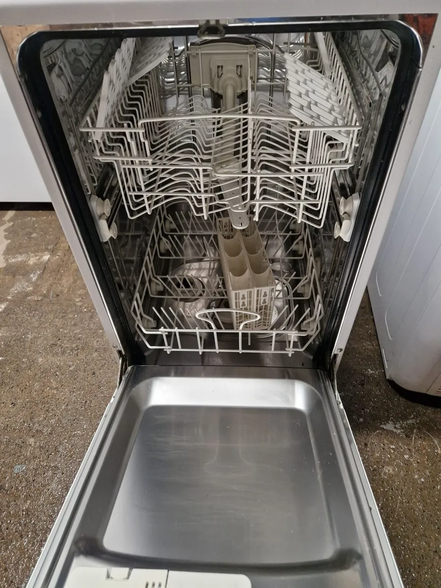 Whirlpool slimline dishwasher - Image 3