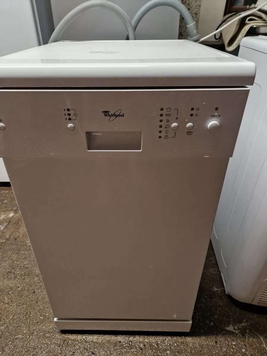 Whirlpool slimline dishwasher - Image 1
