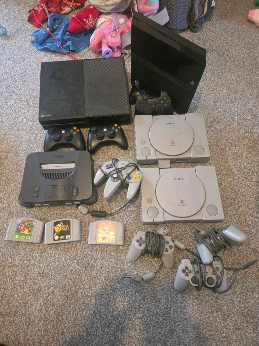 Gaming Collection – Collector’s Editions, Statues, - Image 1