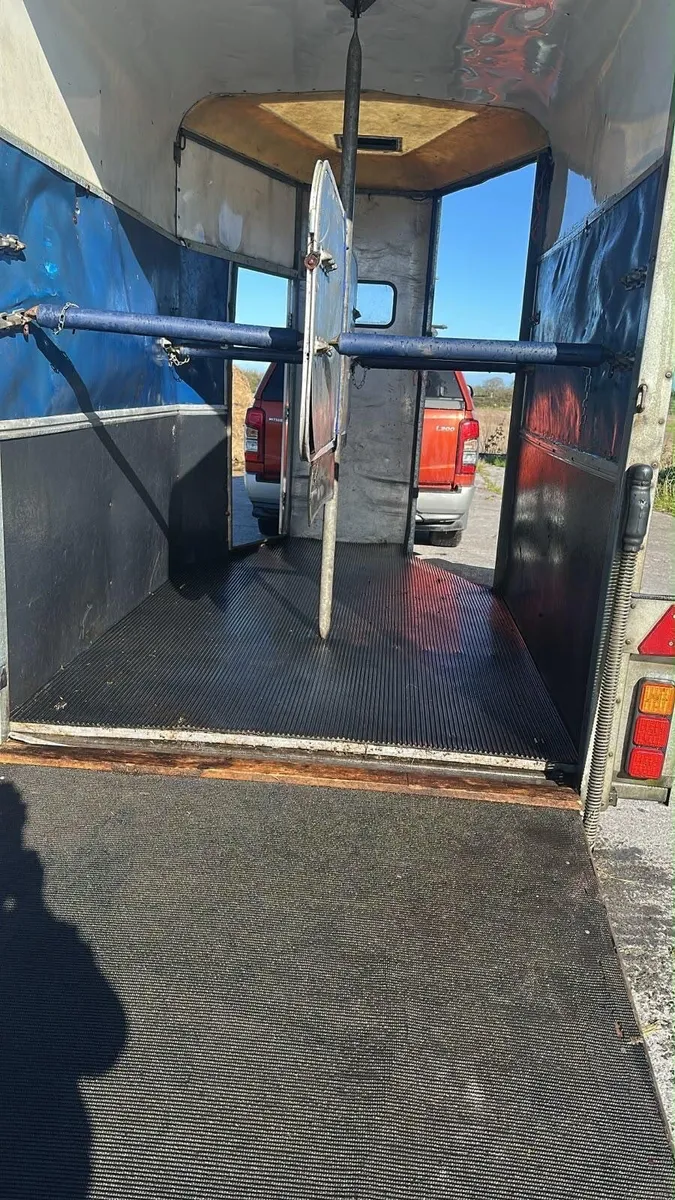Horse Trailer - Image 2