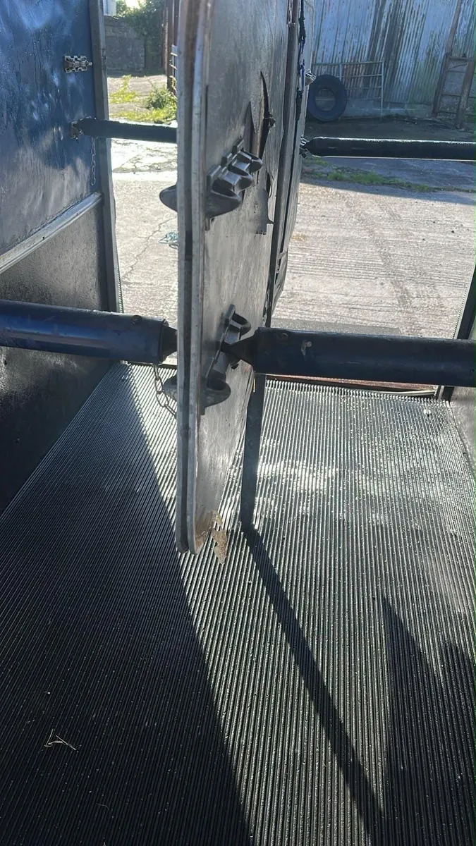 Horse Trailer - Image 4