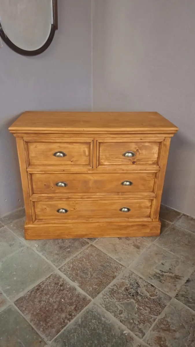 Vintage pine chest of drawers - Image 1