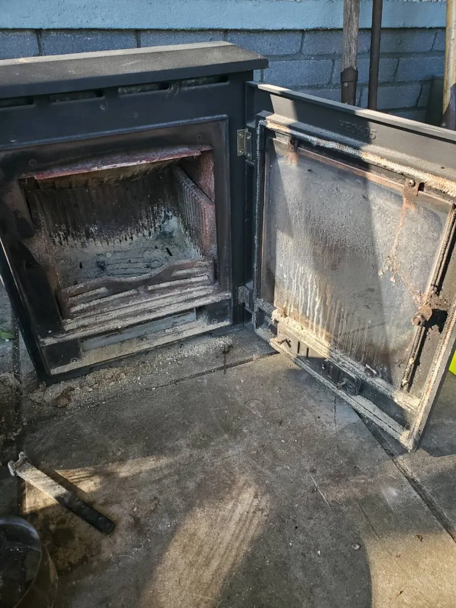 Henley Arklow 5 Solid Fuel Insert Stove 2nd hand - Image 4