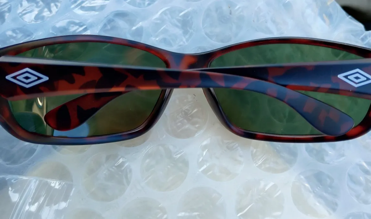Umbro Mens Polarised Sunglasses - Image 1