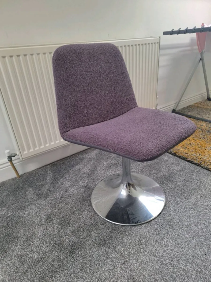 Swivel  chair