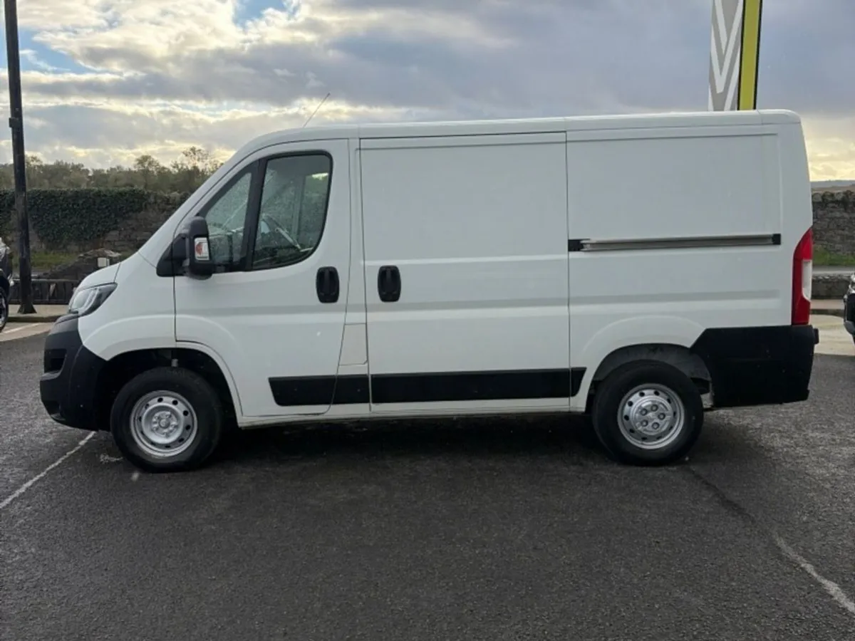 Peugeot Boxer MWB  ex vat price displayed - Image 4
