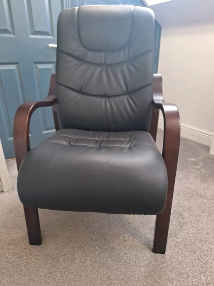 Orthopaedic chair - Image 1