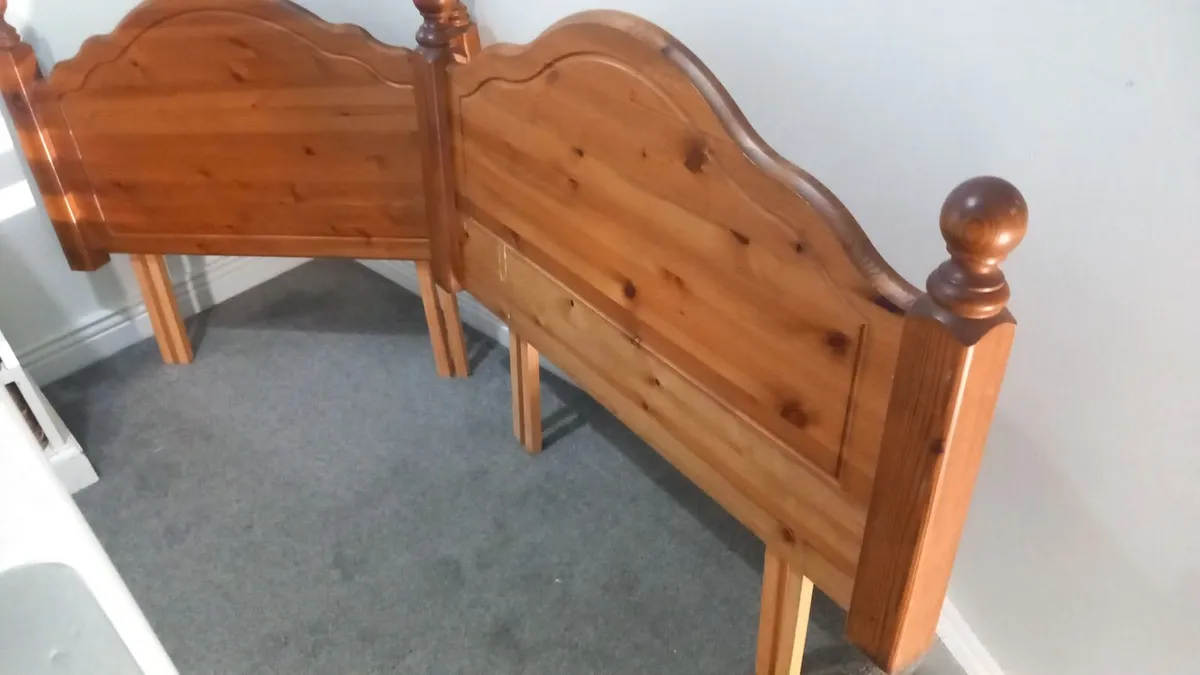 2 single headboards - Image 1