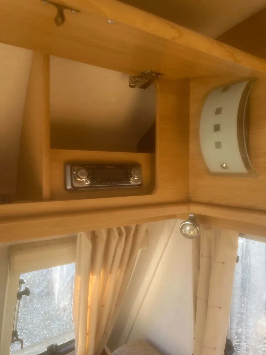 Lunar Quasar 546 - 6-berth family caravan - Image 3