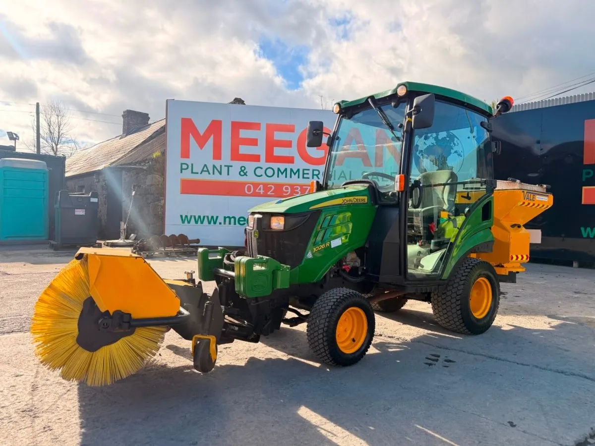 2019 John Deere 1026R Compact Tractor  Brush & Gri - Image 4