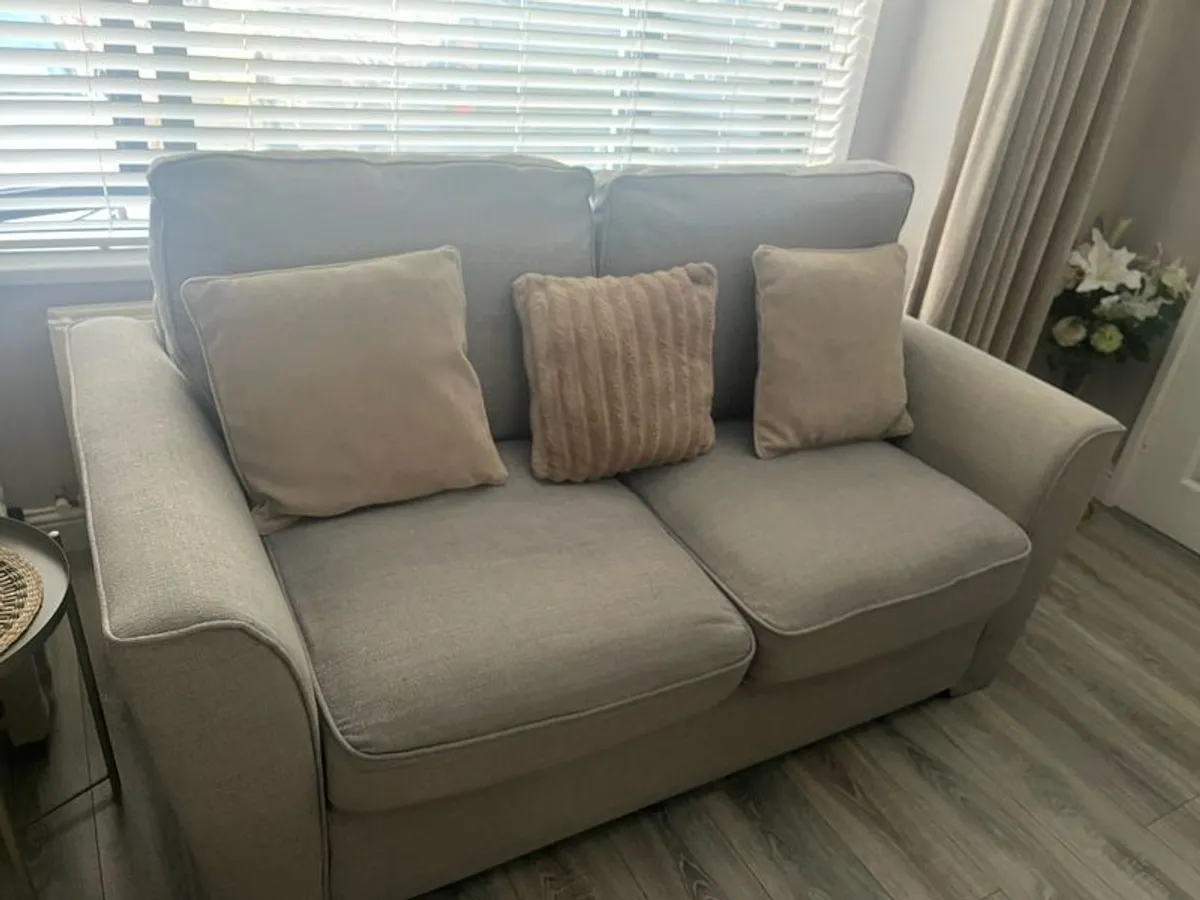 3 +2 sofa - Image 1