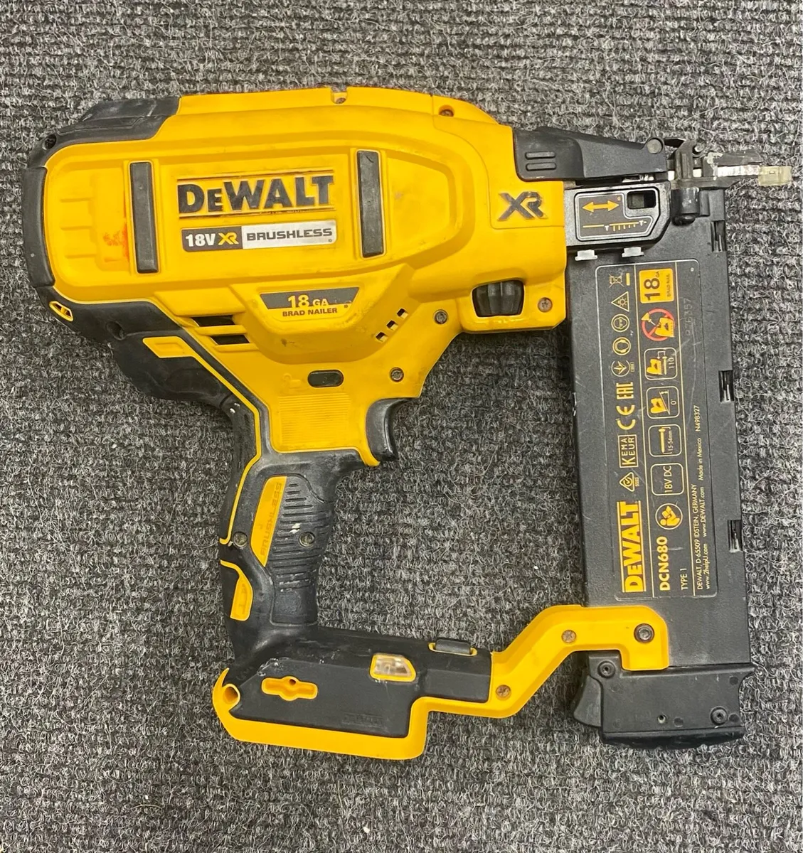 Dewalt DCN680N 18v Xr Nailer Bare - Image 3