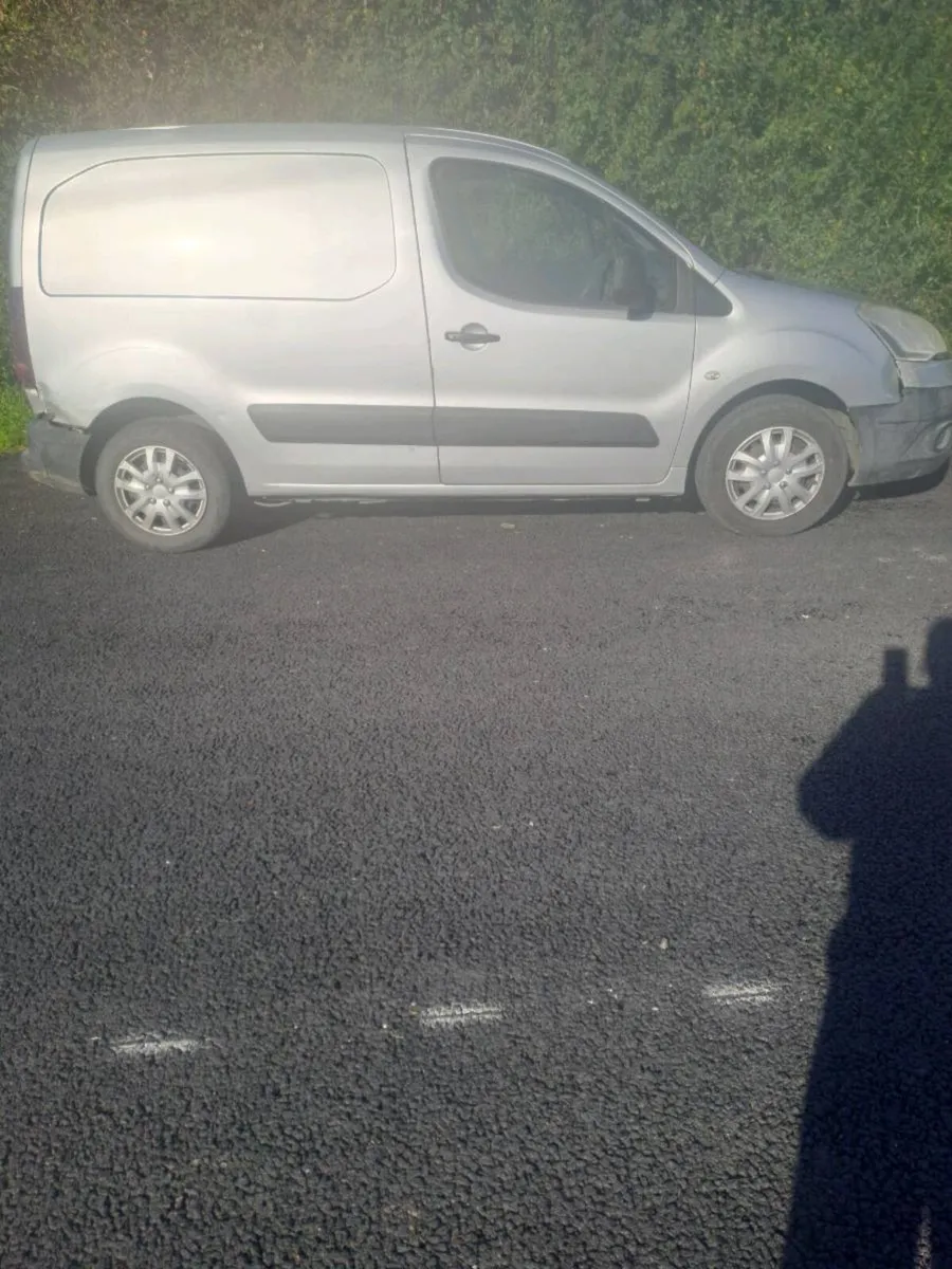 Van - Image 2