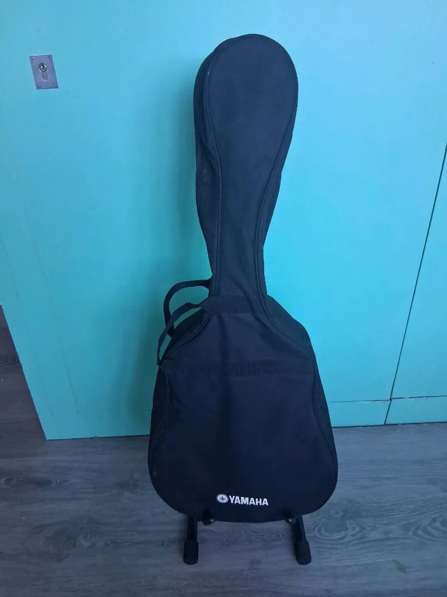 Yamaha electro accoustic guitar. - Image 4