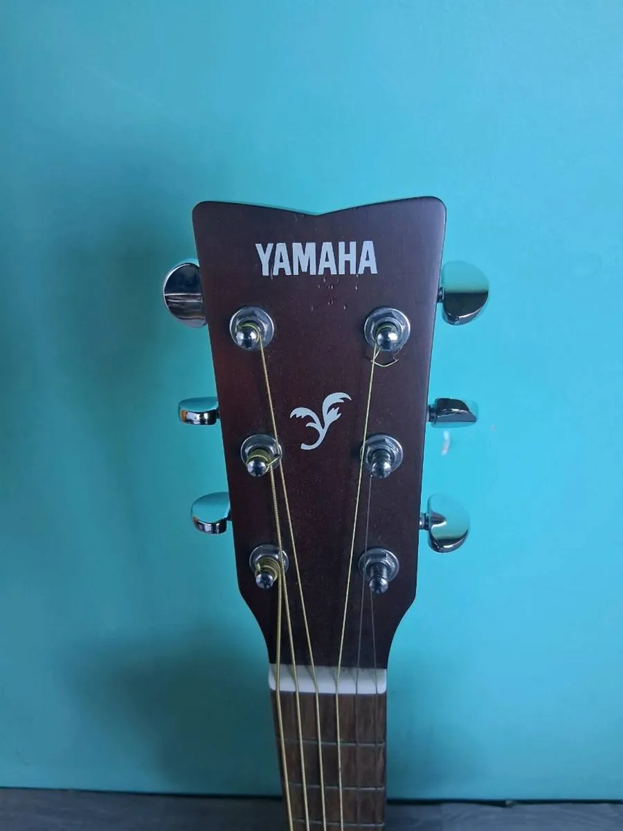 Yamaha electro accoustic guitar. - Image 3