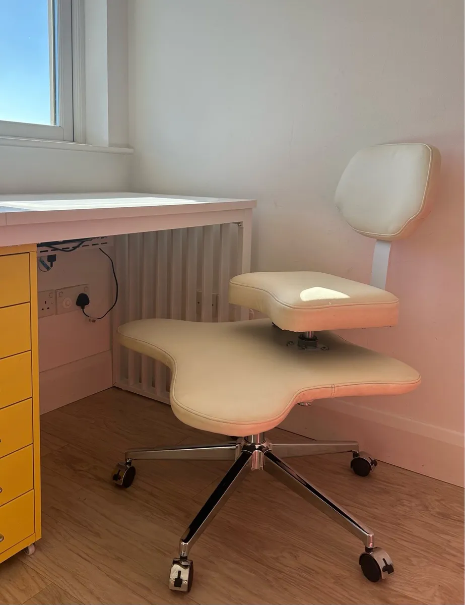 Cross-leg gaming/office Chair - Image 1