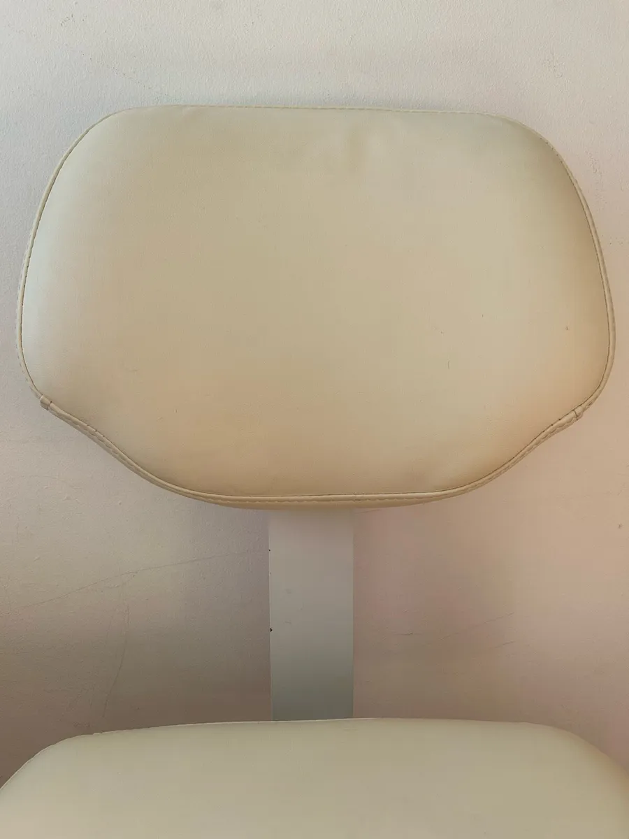 Cross-leg gaming/office Chair - Image 3