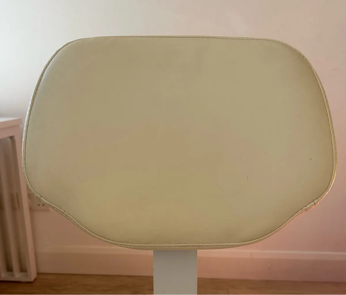 Cross-leg gaming/office Chair - Image 4