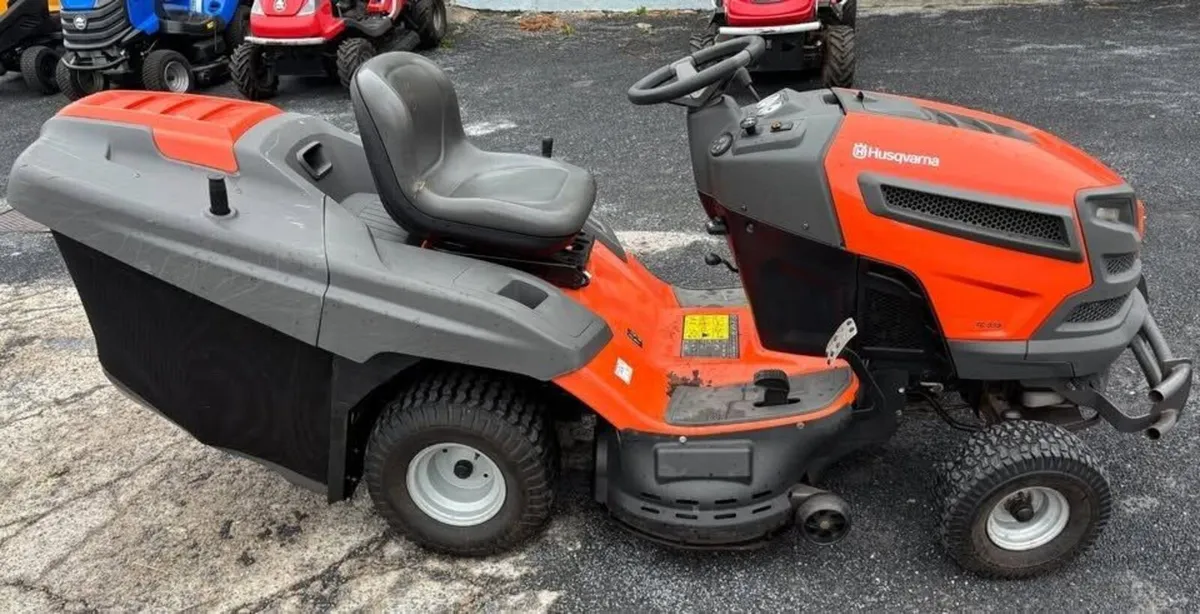 HUSQVARNA 22 HP V-TWIN RIDE ON MOWER FOR PARTS OR - Image 3