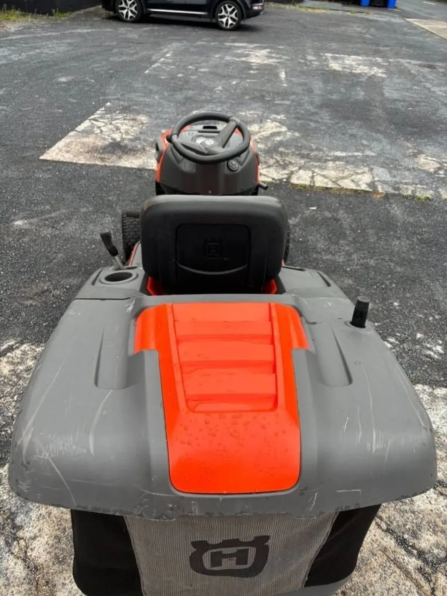 HUSQVARNA 22 HP V-TWIN RIDE ON MOWER FOR PARTS OR - Image 4