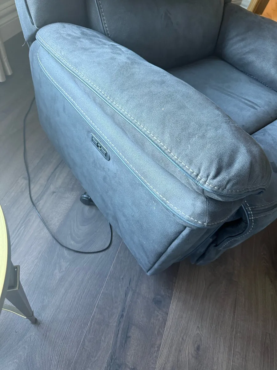 Reclining single seater couch / armchair - Image 4