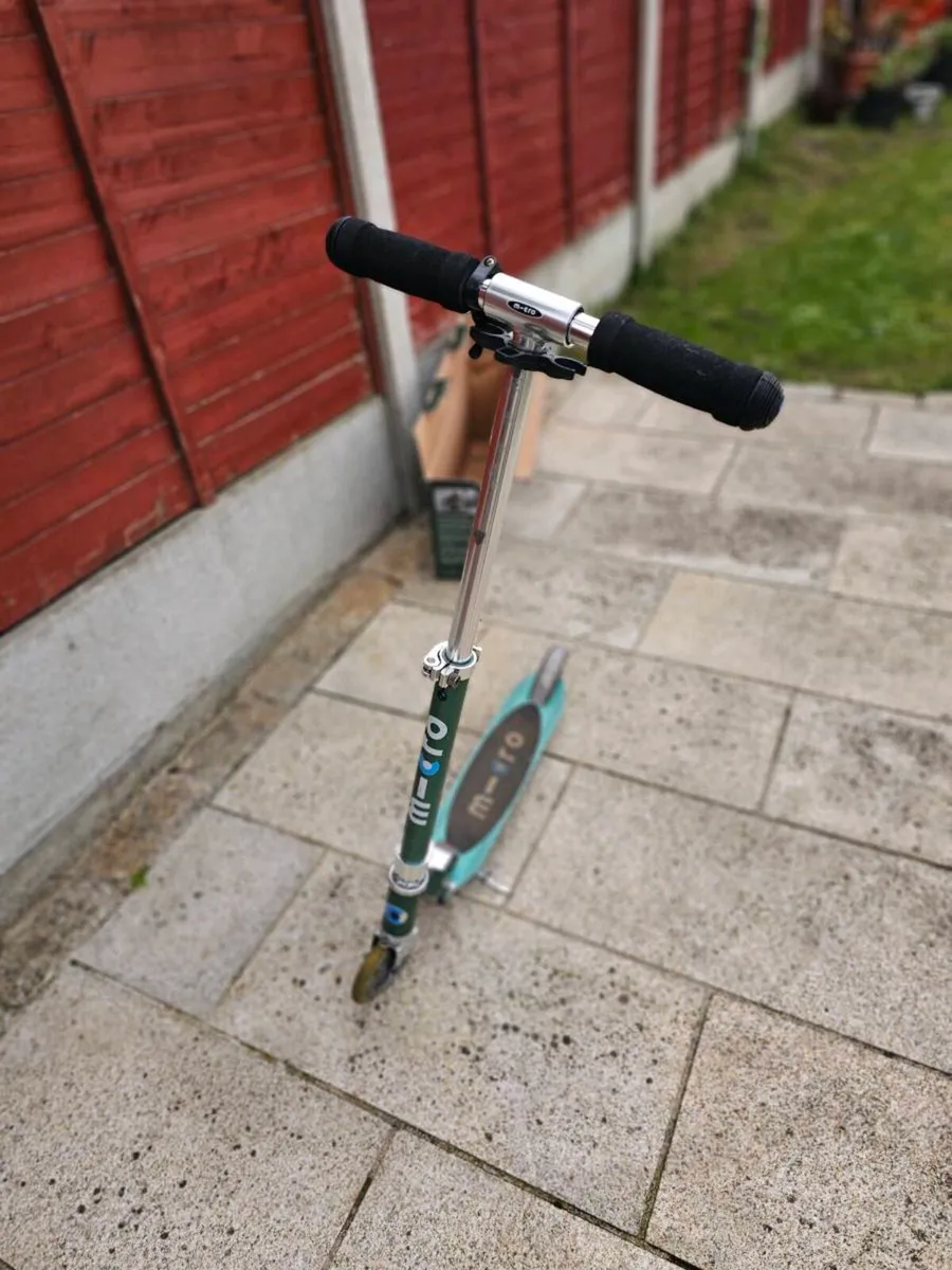 Micro Sprite LED 2-Wheel scooter - Image 2