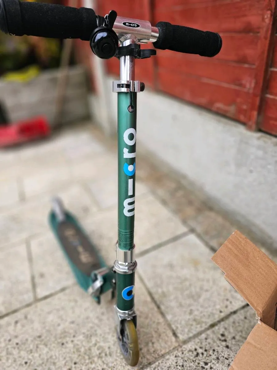 Micro Sprite LED 2-Wheel scooter - Image 1