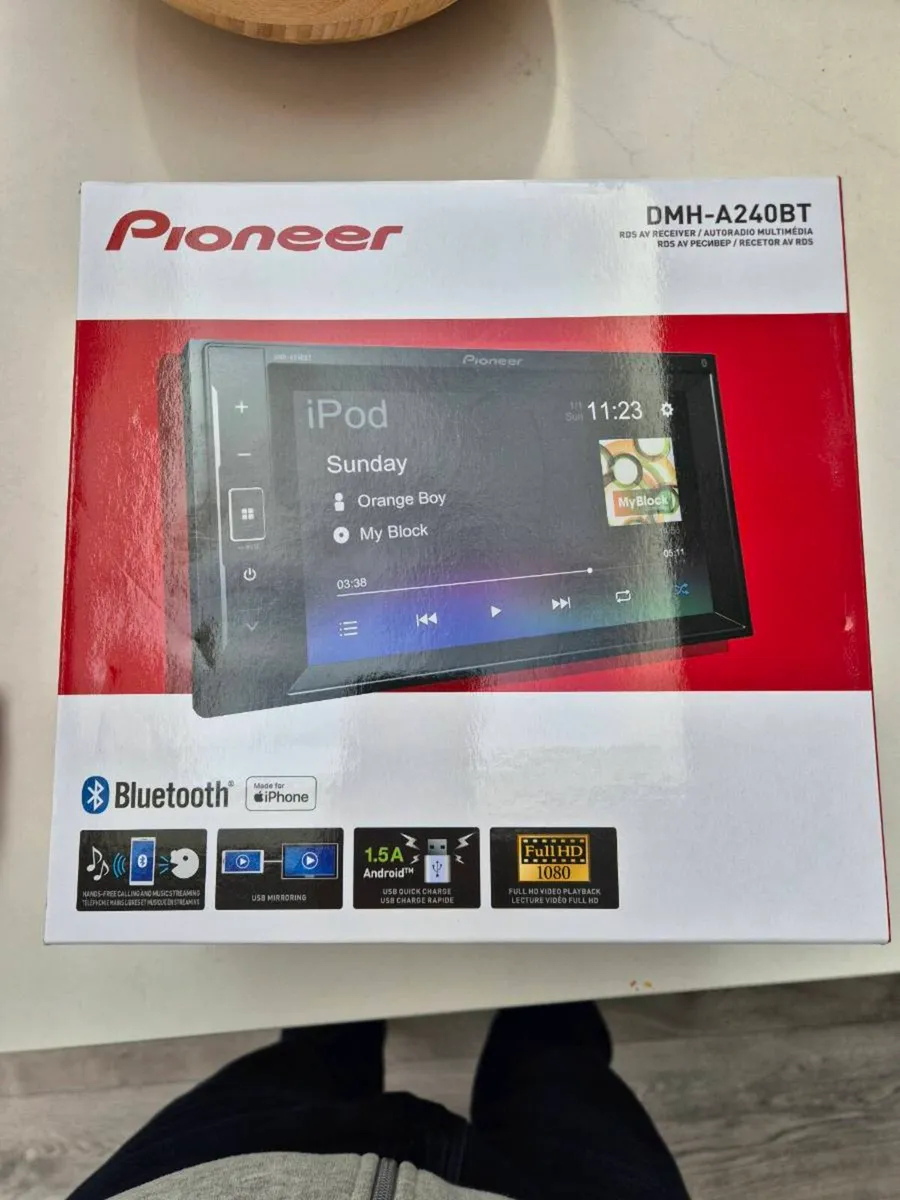 Pioneer DMH A240BT Head unit