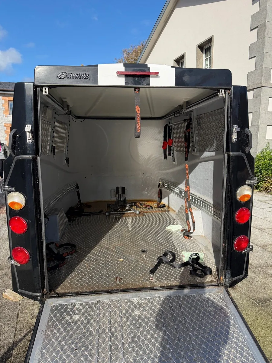 Motorbike enclosed trailer - Image 4