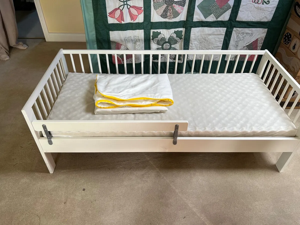 Children’s bed frame and mattress - Image 1