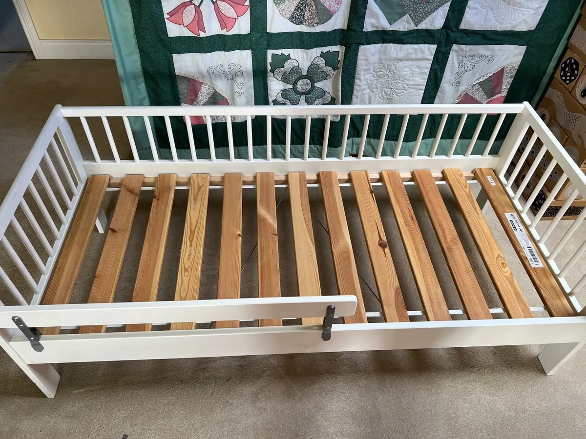 Children’s bed frame and mattress - Image 3