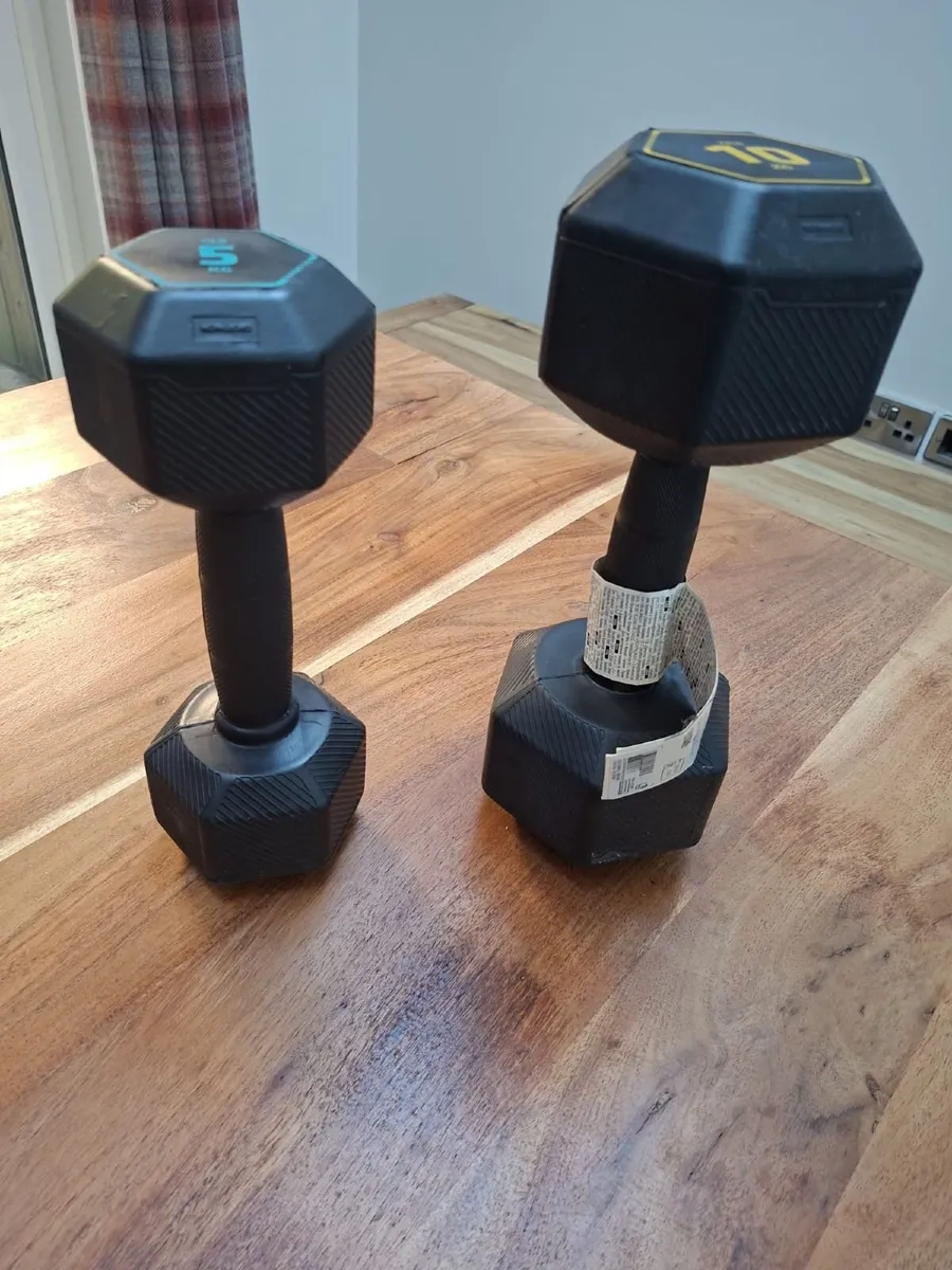 Decathlon Corength Hex Dumbbells – 5 kg & 10 kg - Image 2