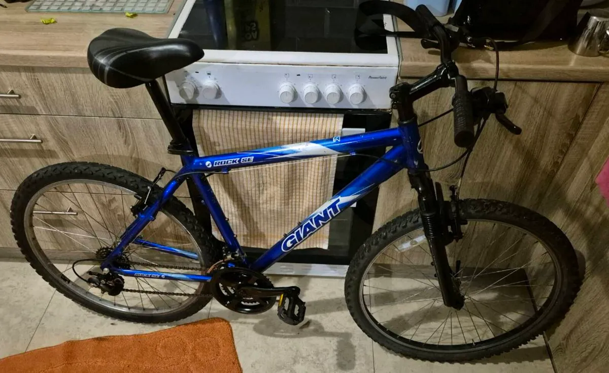 ADULTS BLUE GIANT ROCK 18” FRAME BIKE BRAKES AND G - Image 1