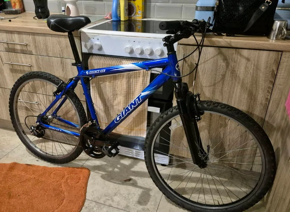 ADULTS BLUE GIANT ROCK 18” FRAME BIKE BRAKES AND G - Image 2