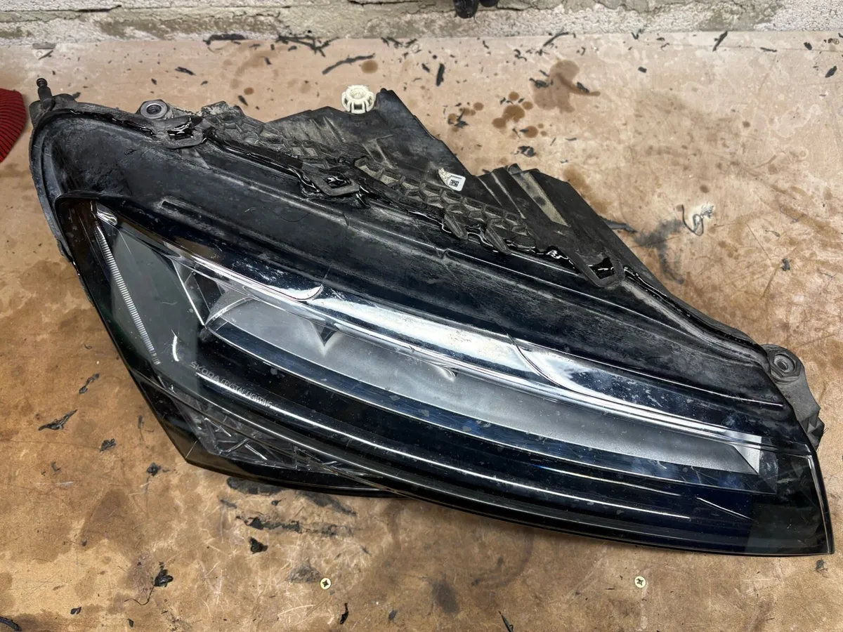 Skoda Superb DRL repair - Image 3