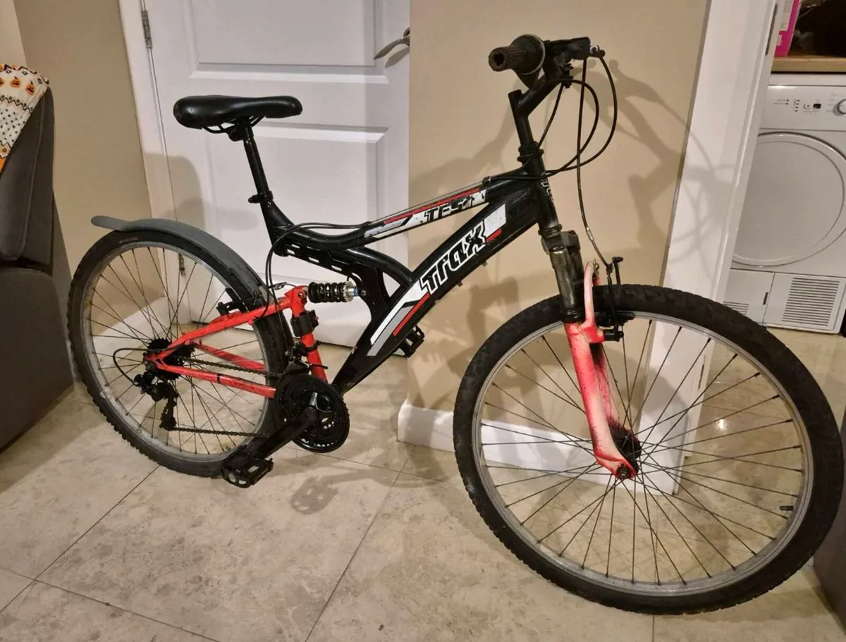 ADULTS TRAX SET MOUNTAIN BIKE Good CONDITION 17” F - Image 1