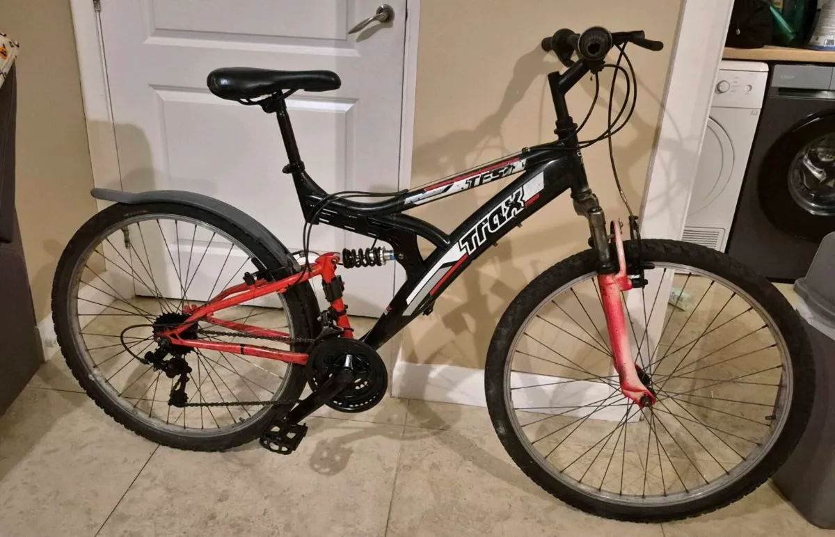 ADULTS TRAX SET MOUNTAIN BIKE Good CONDITION 17” F - Image 3